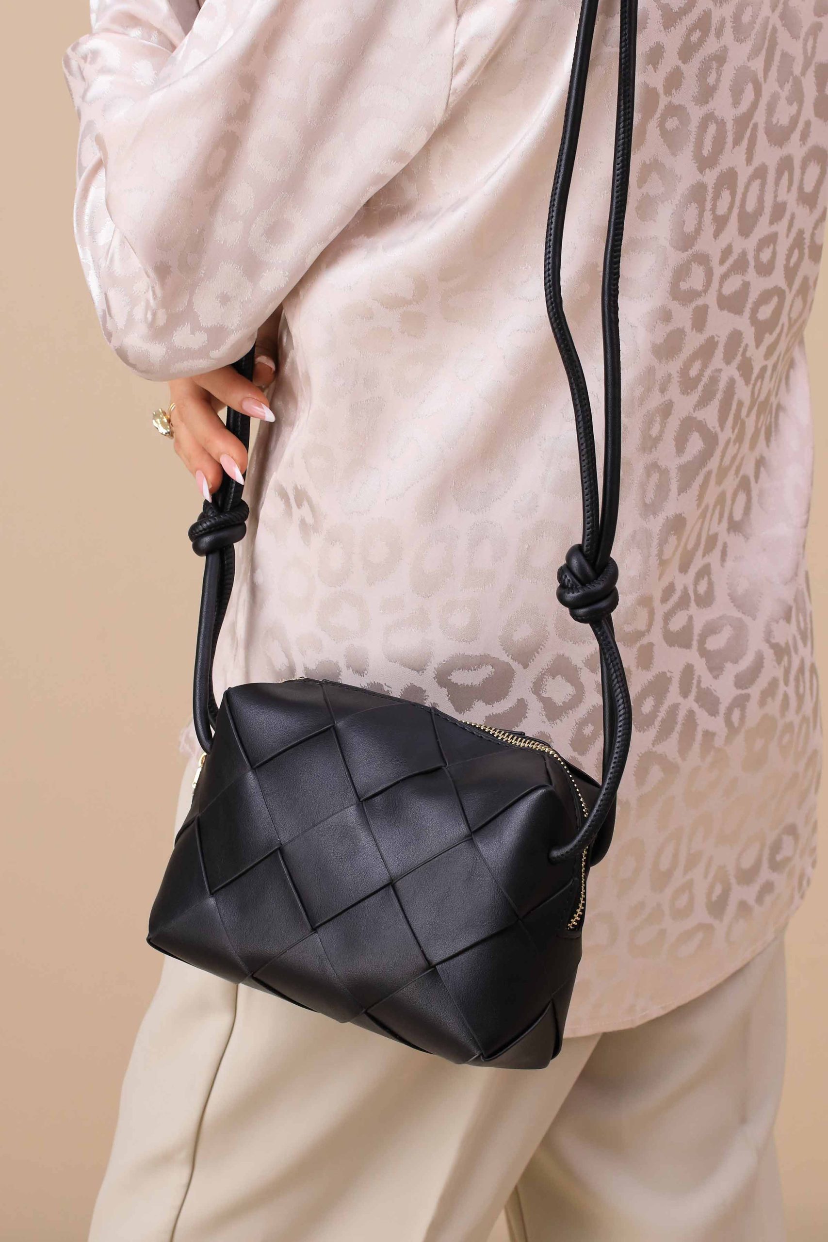 Black Clutch-444752103 - Image 2