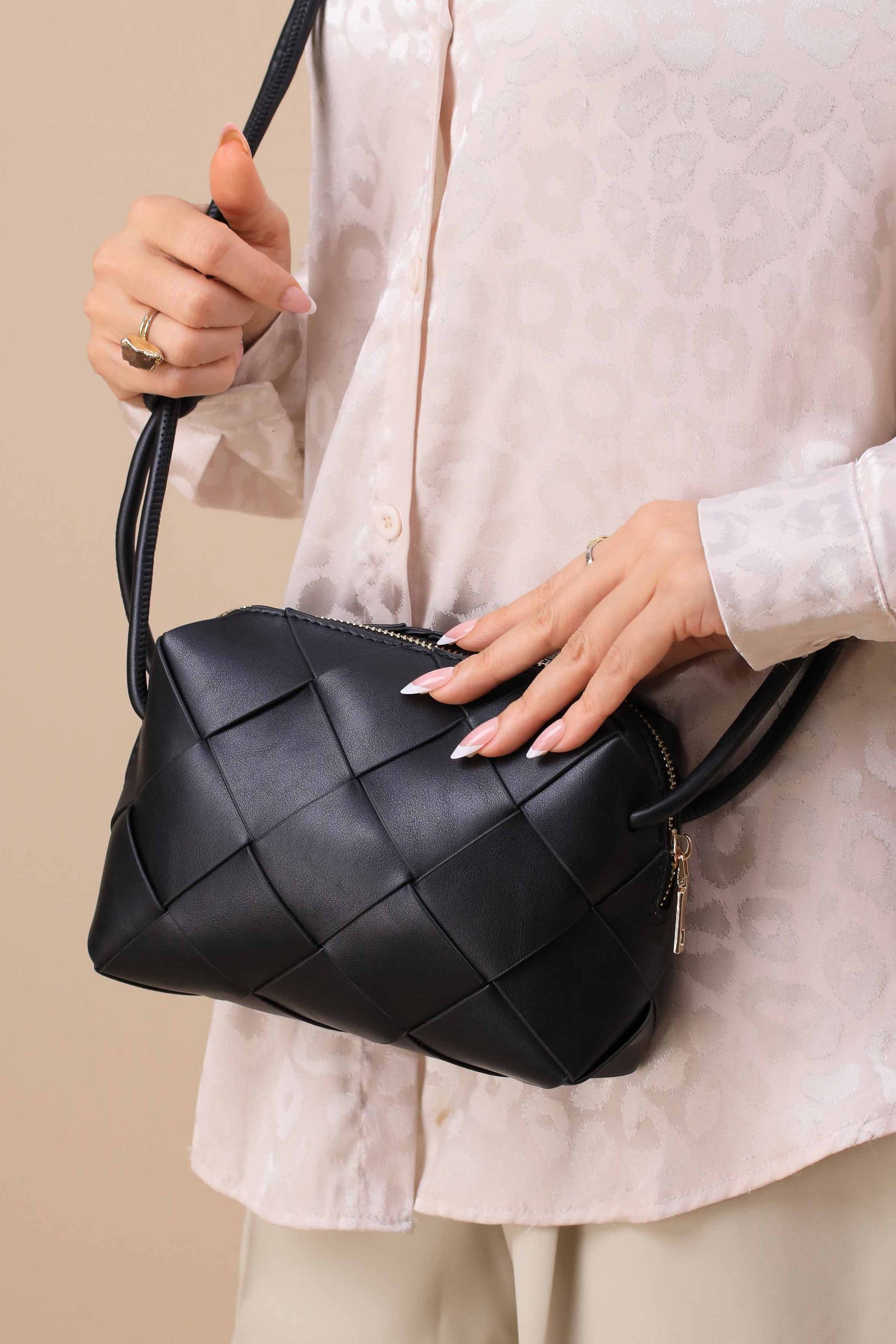 Black Clutch-444752103 - Image 3