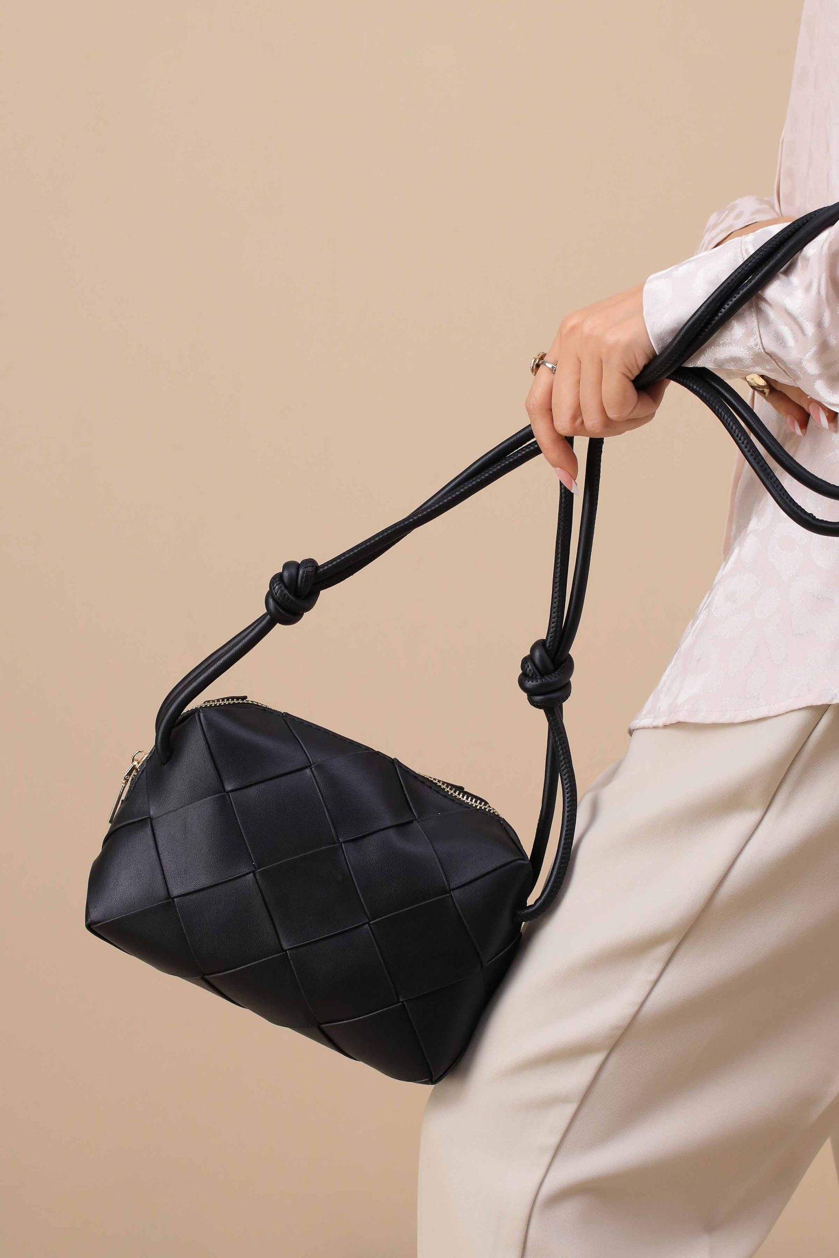 Black Clutch-444752103 - Image 4