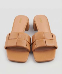 Camel Wedges-445342929