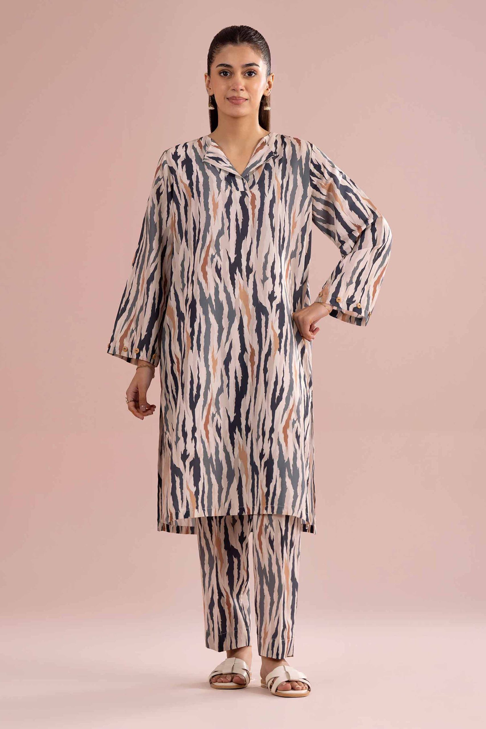 2 Piece - Printed Suit - PE26-365 - Image 3